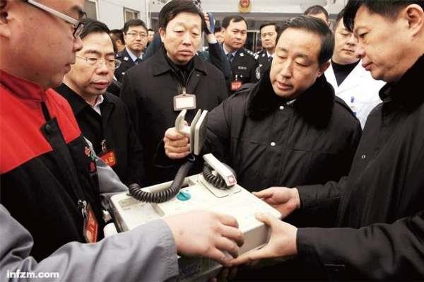 刑拘秦火火、立二拆四